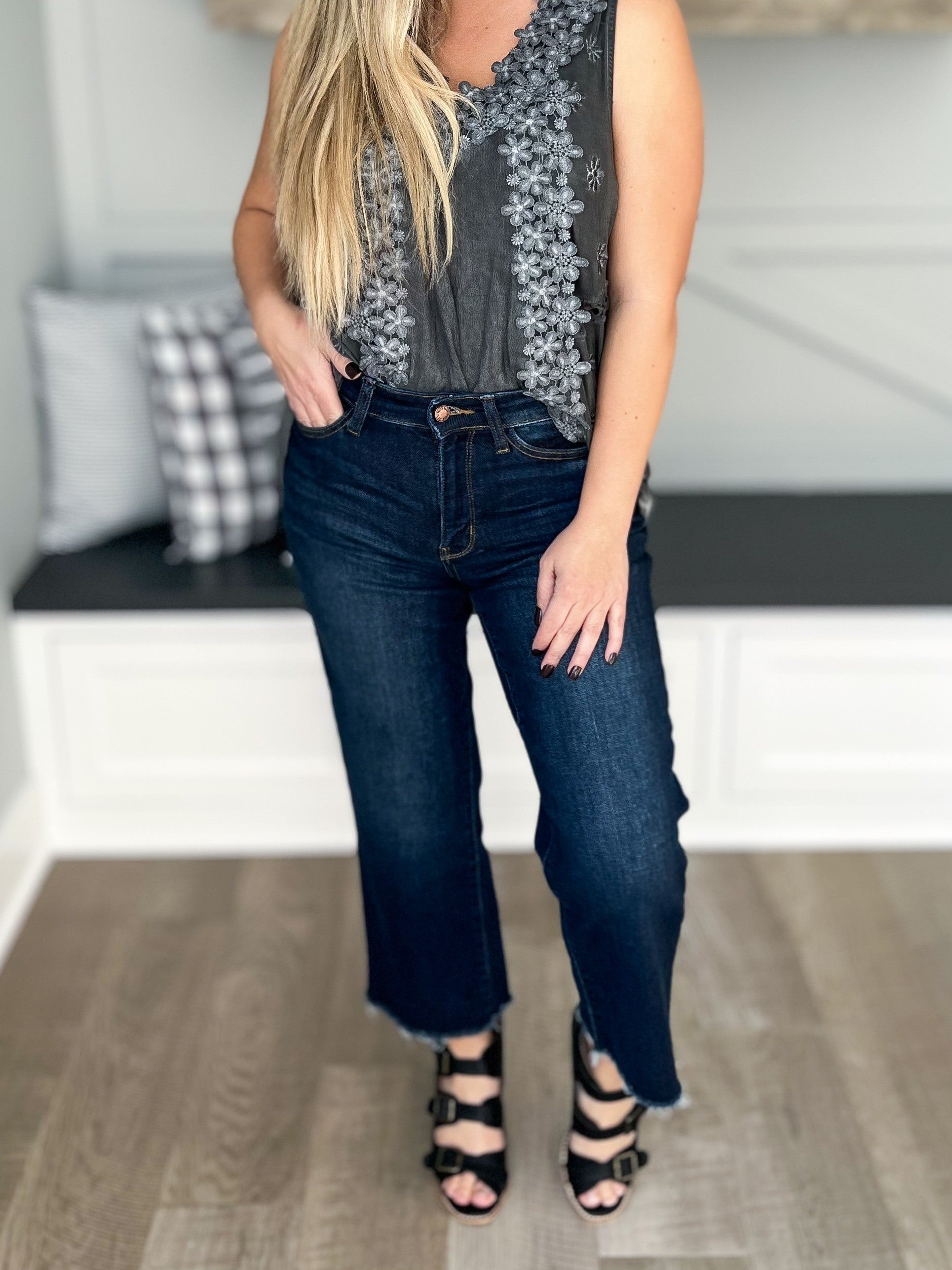Coming In Hot  -  Cropped Wide Leg Jeans