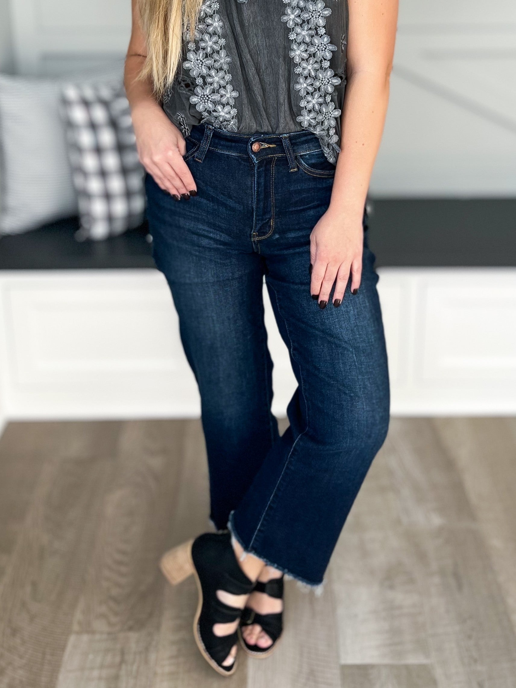 Coming In Hot  -  Cropped Wide Leg Jeans