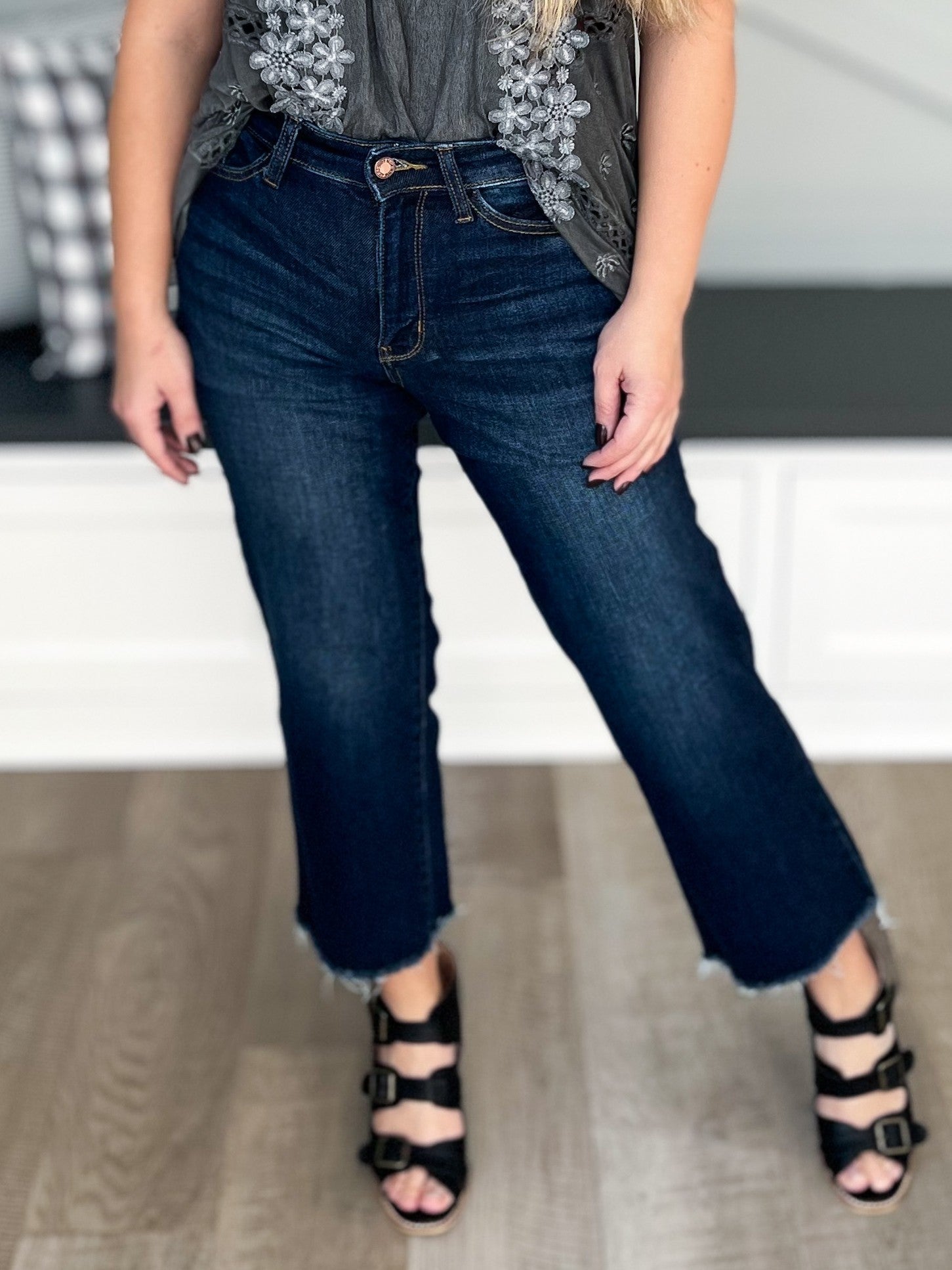 Coming In Hot  -  Cropped Wide Leg Jeans